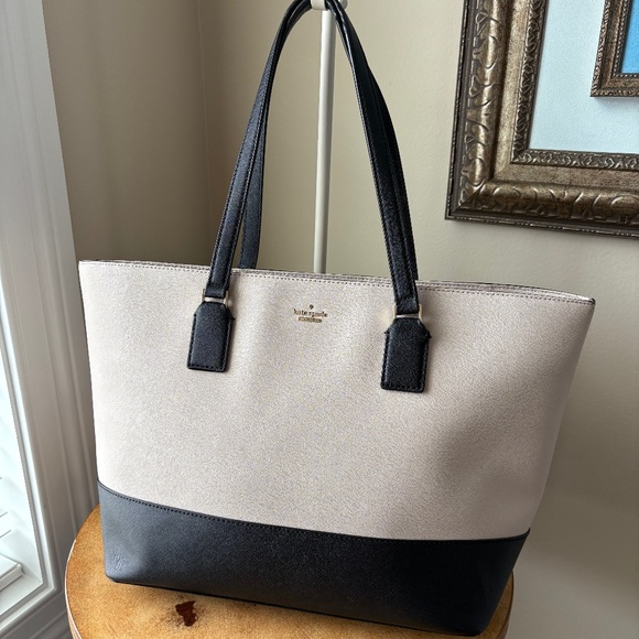 Kate Spade Purse - Picture 1 of 13